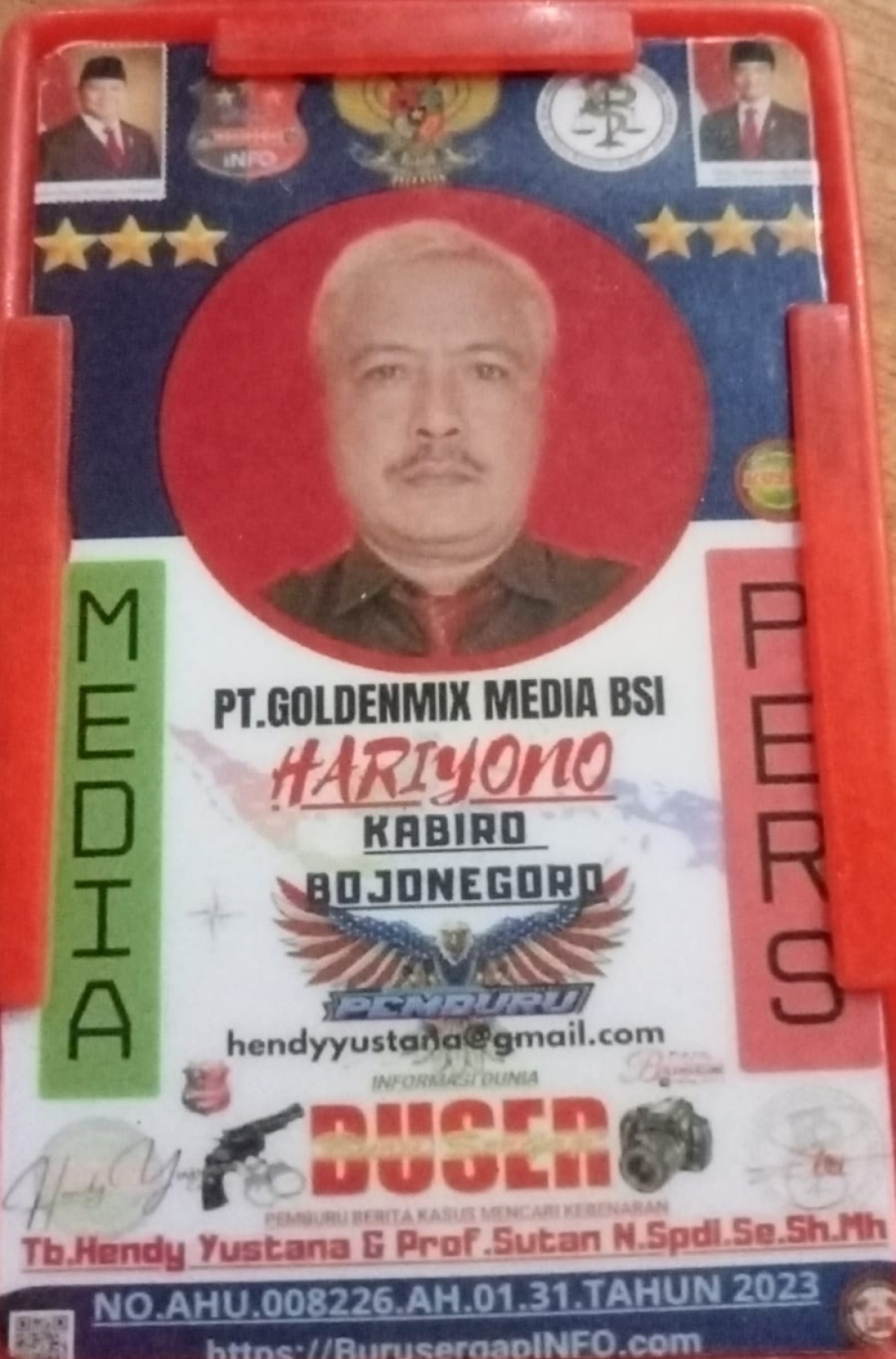 Id Card wartawan gadungan yang catut nama PWI Tuban. (Istimewa)