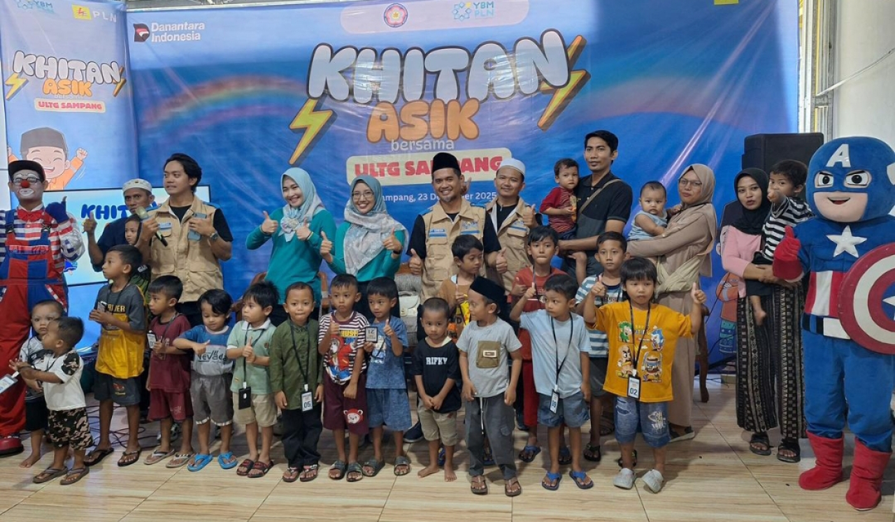 Khitan Massal Gratis yang digelar Yayasan Baitul Ma’al (YBM) PLN Unit Induk Transmisi Jawa Bagian Timur dan Bali (UIT JBM). (Humas PLN UIT JBM)