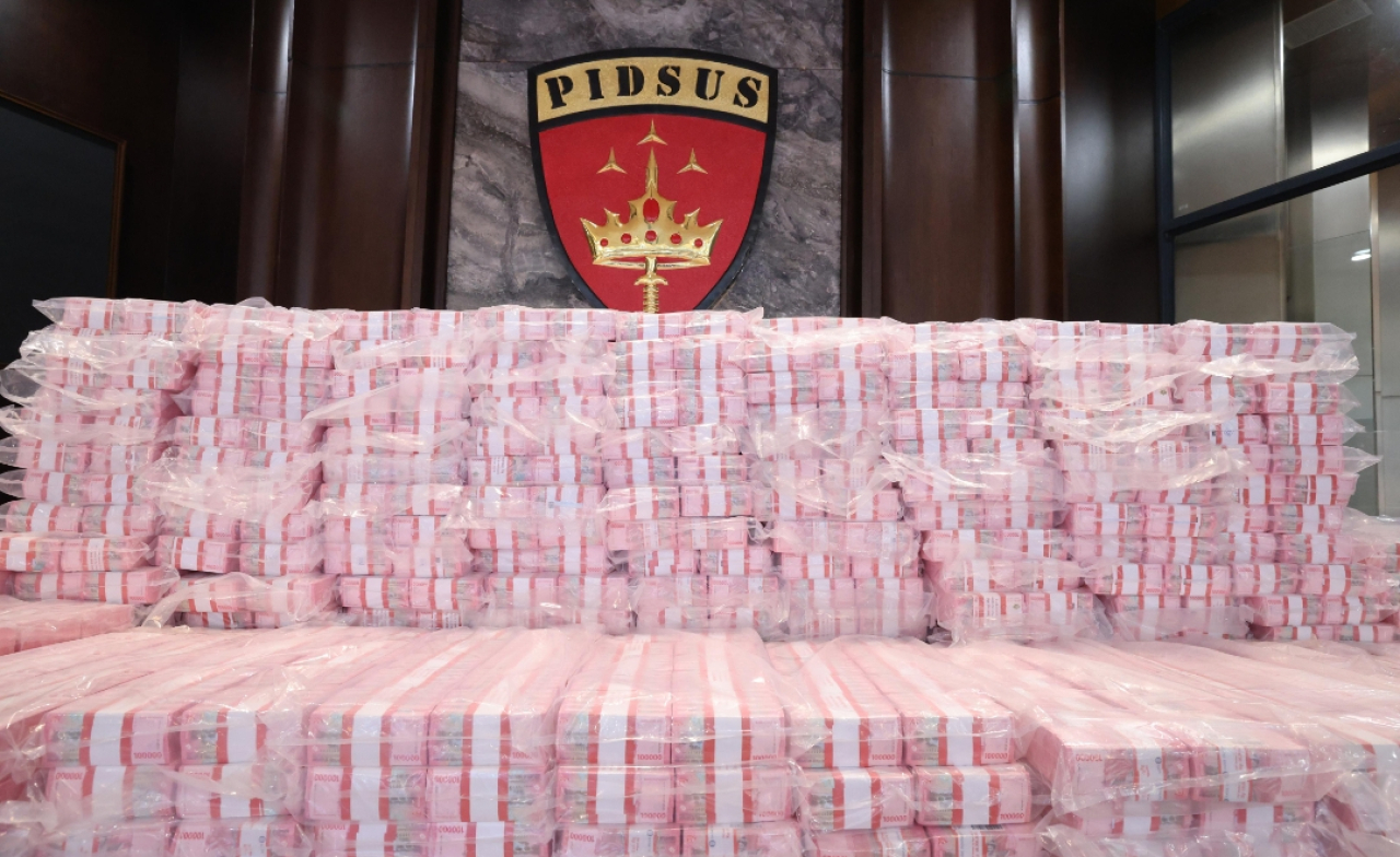 Penampakan tumpukan uang triliunan hasil tambang dan sawit ilegal dikembalikan ke negara. (Humas BKP RI)