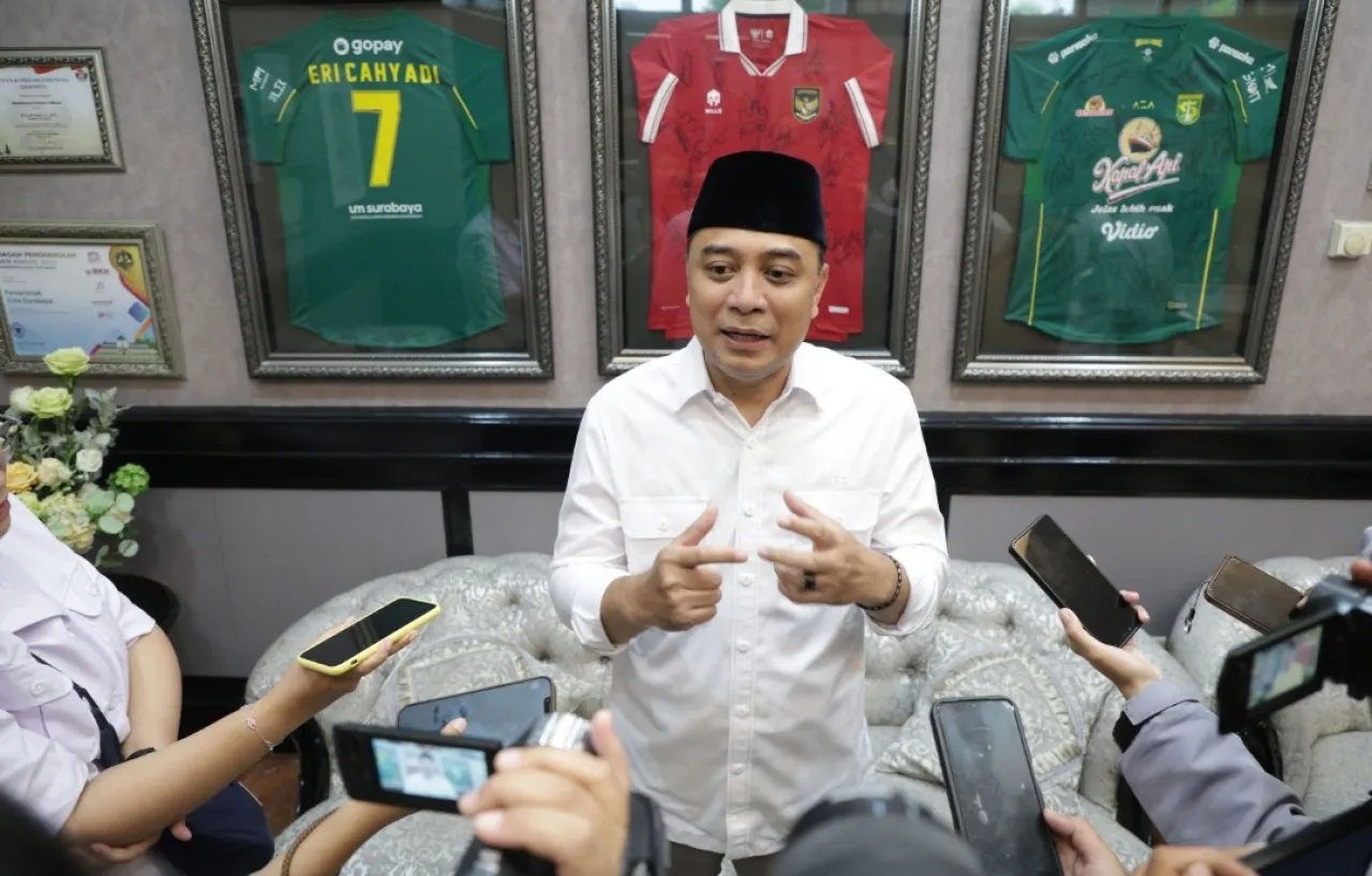 Baca juga : Cegah Banjir Surabaya, Eri Cahyadi Tertibkan Sempadan Sungai dan Ajak Warga Disiplin Tata Ruang