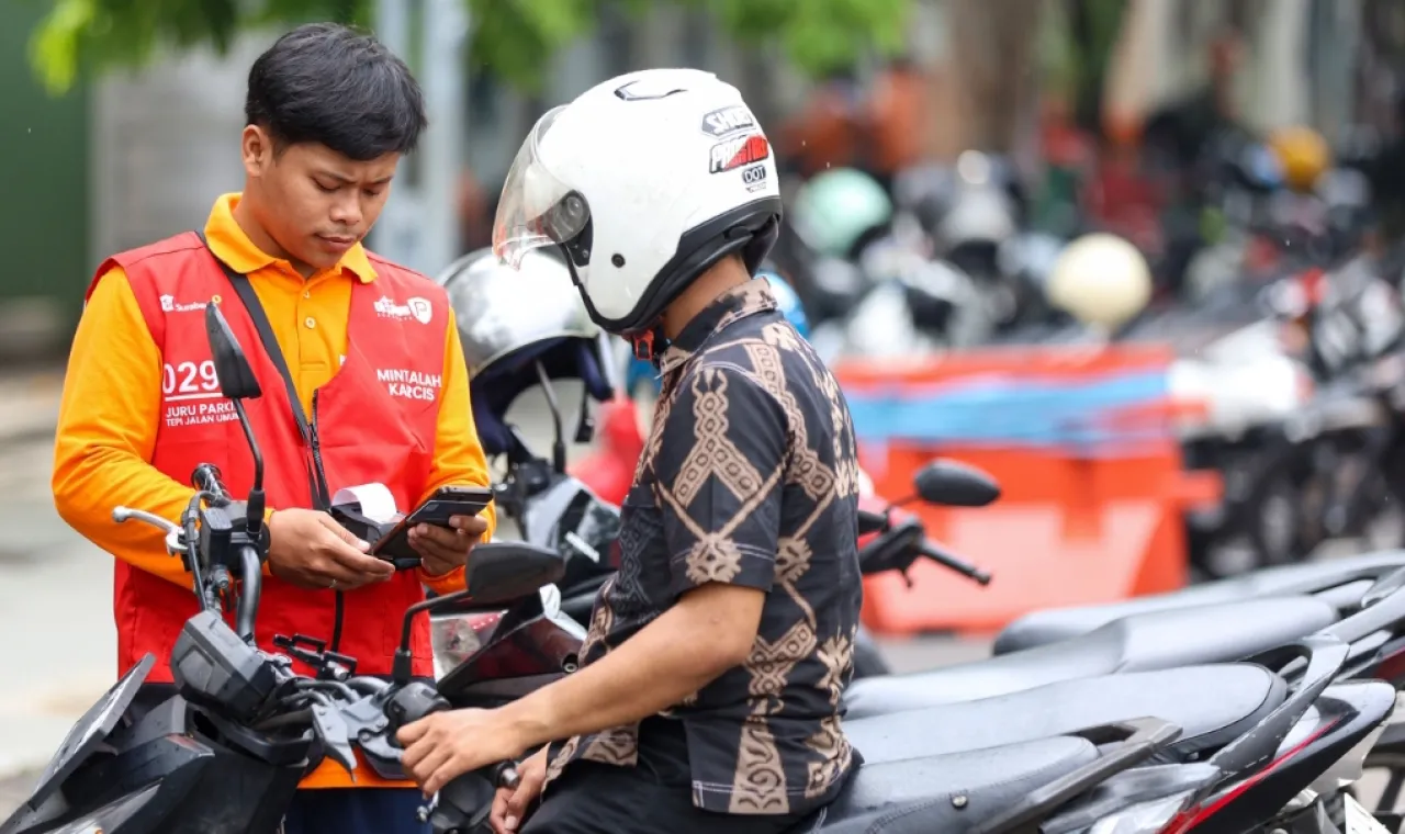 Pemkot Surabaya Perketat Parkir Non-Tunai, Jukir Tolak Digital Terancam Dicopot