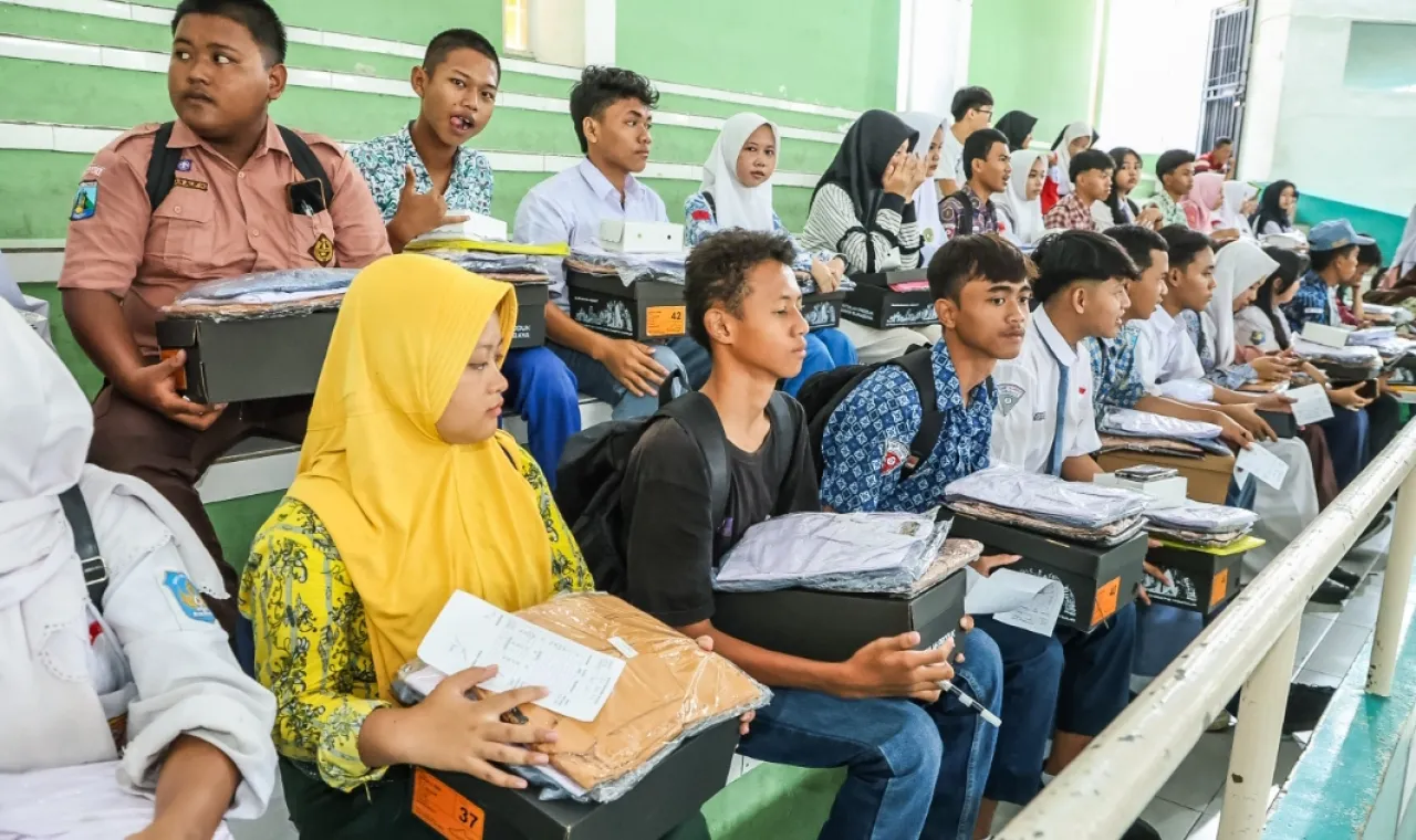 Lindungi Siswa Miskin, Pemkot Surabaya Kucurkan Bansos Rp350 Ribu per Bulan ke SMA Swasta
