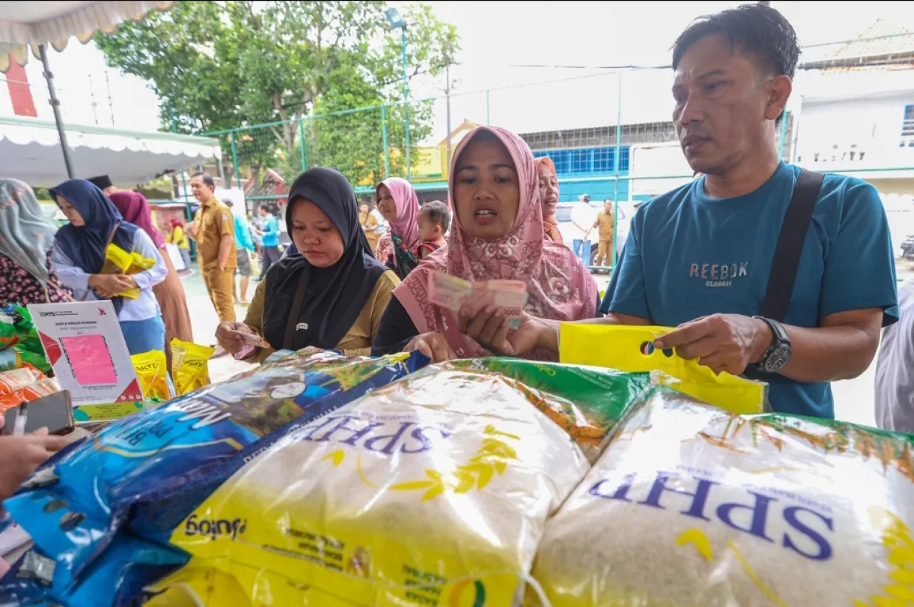 Harga Lebih Murah Jelang Puasa, Gerakan Pangan Murah Pemkot Surabaya Ludes Diserbu Warga