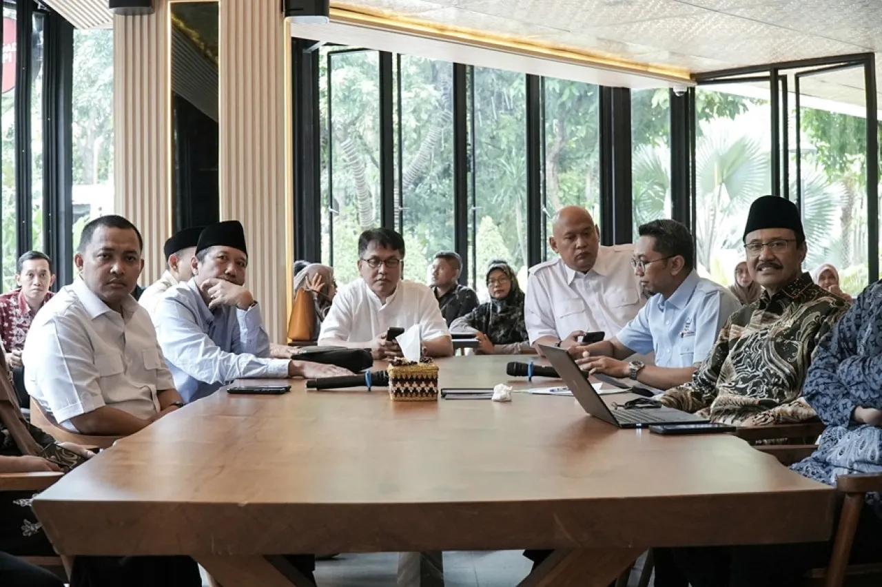 Gus Ipul Temui Bupati Pasuruan Bahas Pemutakhiran Data Tunggal