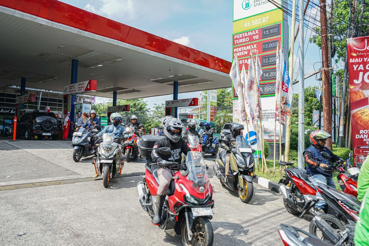 DPR Sesalkan Pernyataan Bahlil, Picu Antrean SPBU Mengular