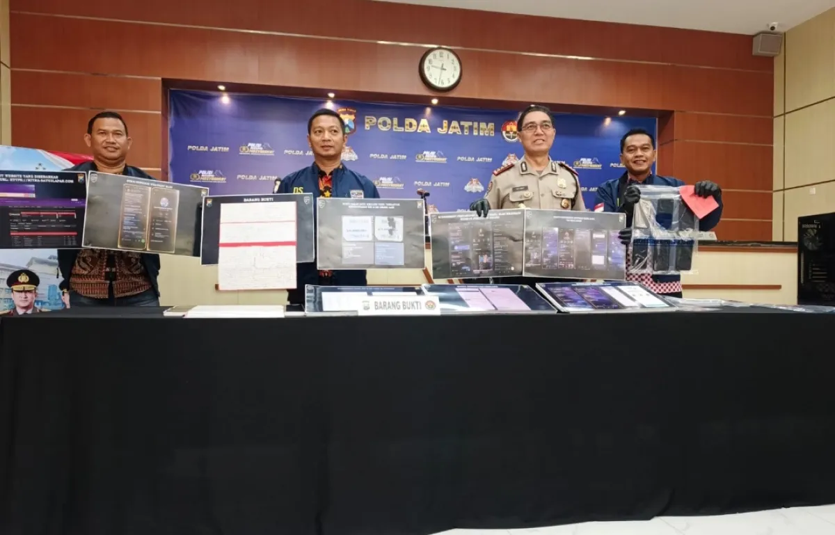 Baca juga : Data KTP dan KK Warga 4 Wilayah Diduga Dipakai untuk Penipuan dan Judol, Polisi Tangkap Pria Sidoarjo