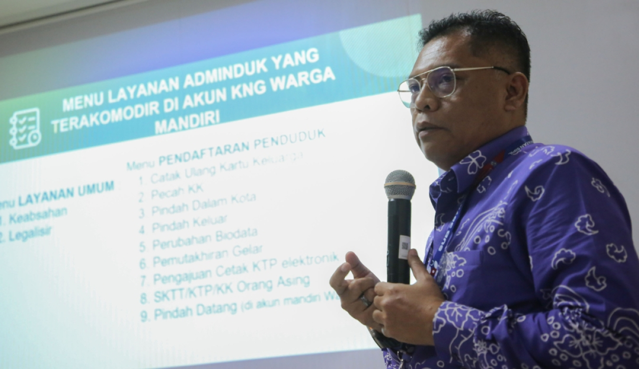 Kepala Dispendukcapil Kota Surabaya, Eddy Christijanto. (Humas Pemkot Surabaya)