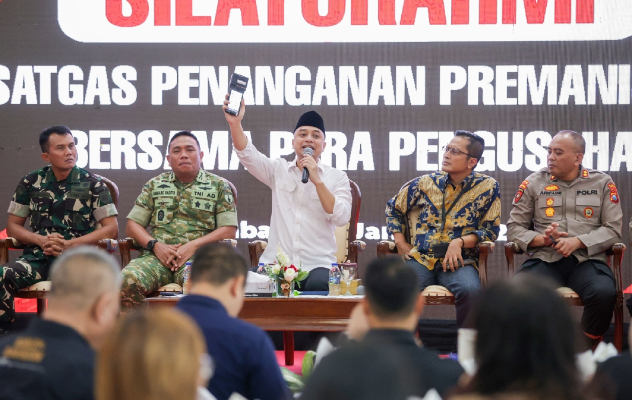 Wali Kota Surabaya, Eri Cahyadi, dalam forum silaturahmi Satgas Penanganan Premanisme. (Humas Pemkot Surabaya)