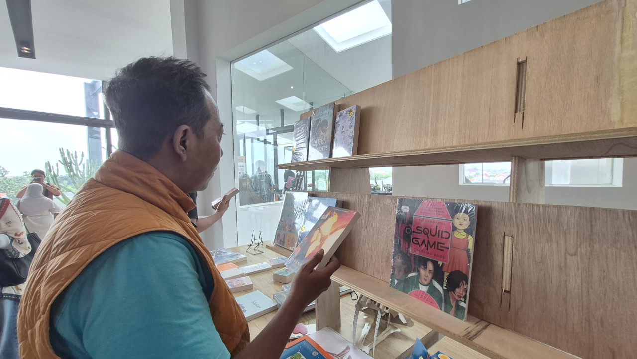 Masyarakat antusias pada bazar buku yang digelar oleh Big Bad Wolf Books (BBW) Indonesia 2026 di Surabaya. (Insani/Jurnas.net)