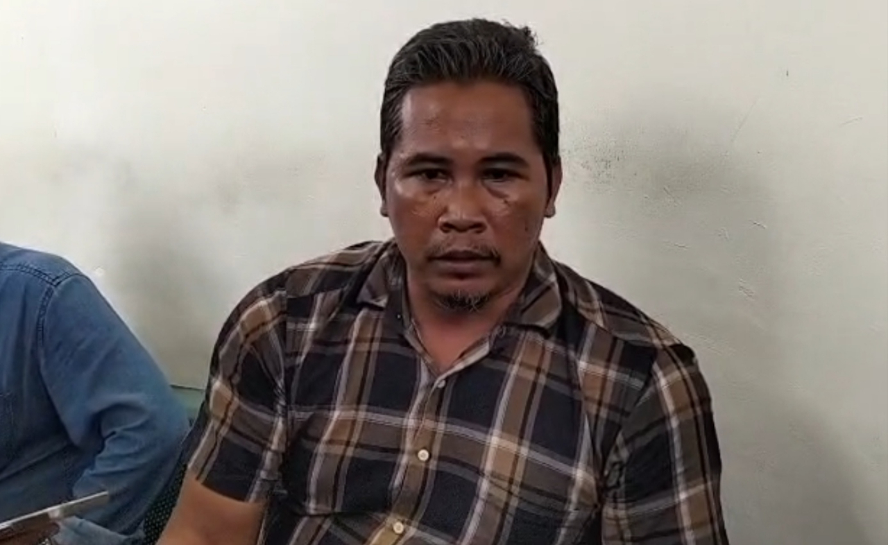 Mahfud, suami korban agen BRILink asal Desa Ima’an, Kecamatan Dukun, Gresik. (Faizul/Jurnas.net)