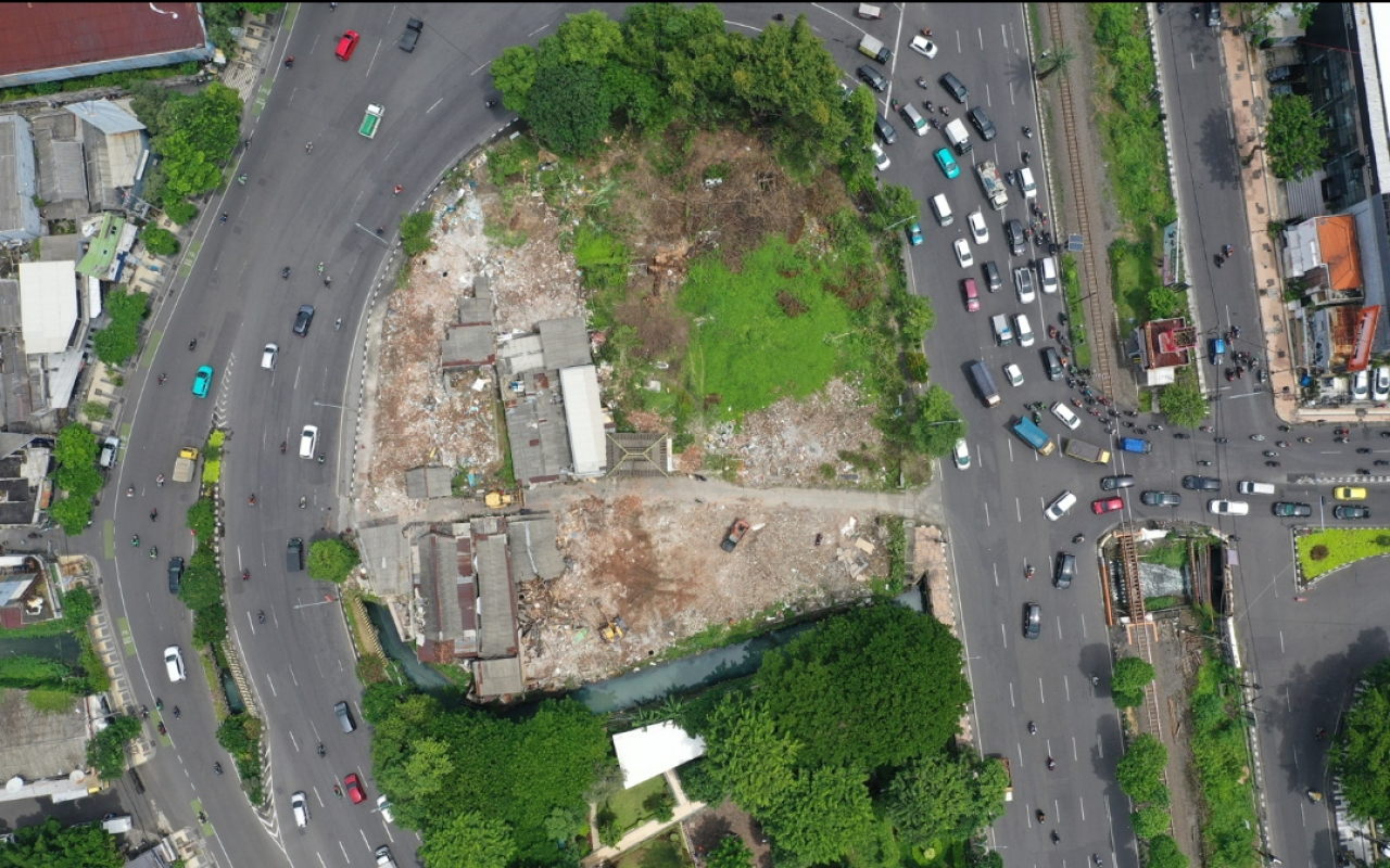 Kawasan Taman Pelangi tampak dari udara mulai diratakan sebagai tahap awal pembangunan Flyover. (Humas Pemkot Surabaya)