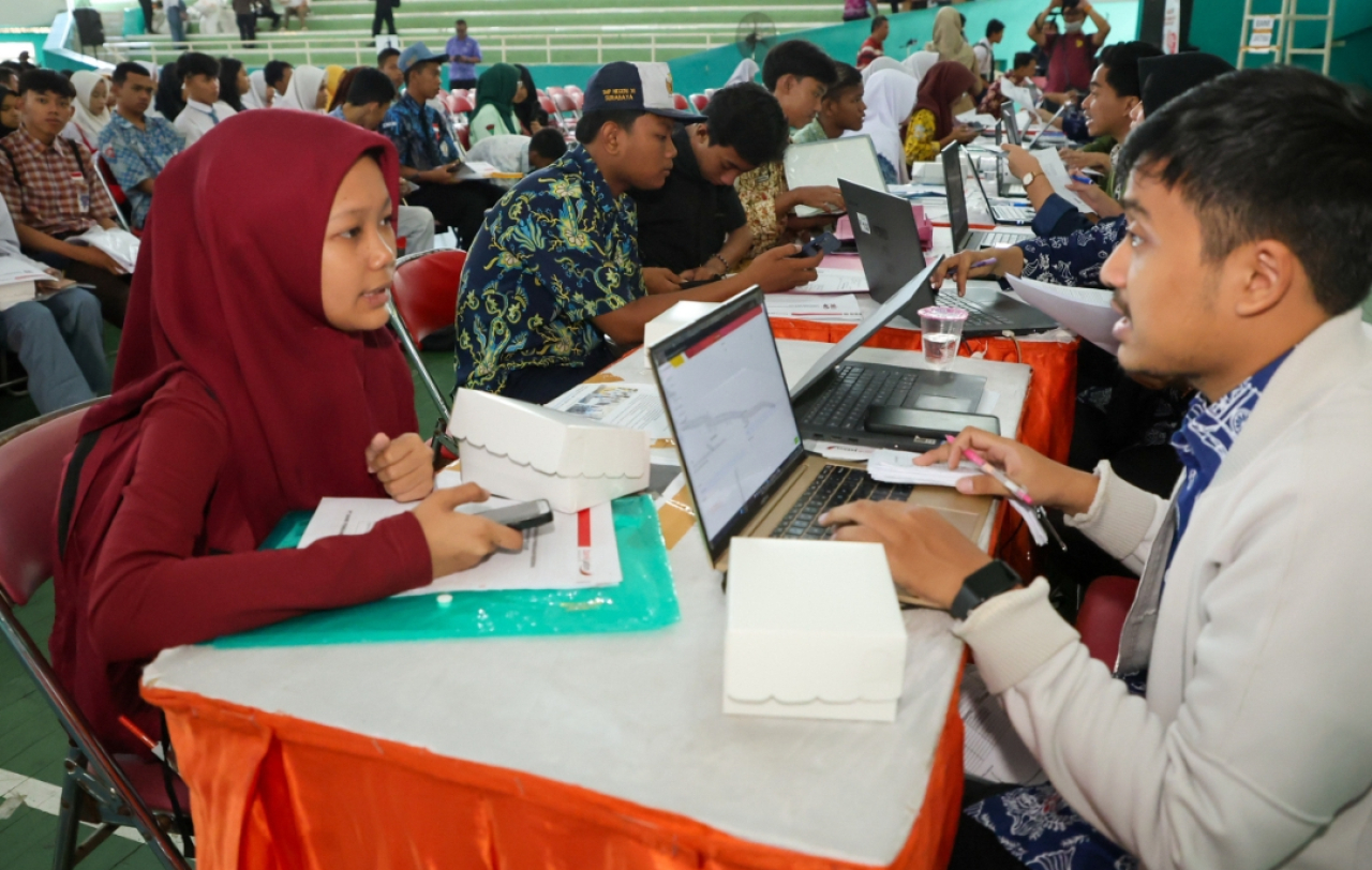 Pelajar tingkat SMA di Surabaya antusias untuk mendapat Beasiswa Pemuda Surabaya. (Humas Pemkot Surabaya)