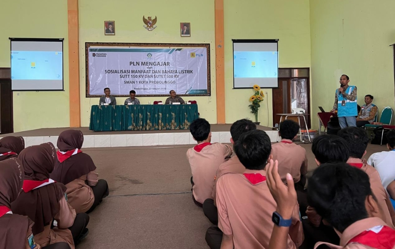 Pelajar SMA Negeri 1 Probolinggo ikut Program PLN Mengajar. (Humas PLN UIT JBM)