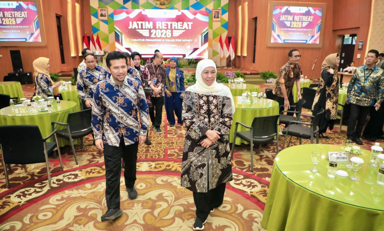 Gubernur Jawa Timur Khofifah Indar Parawansa bersama Wakil Gubernur Emil Elestianto Dardak hadir langsung memberikan arahan peserta retreat 2026. (Humas Pemprov Jatim)