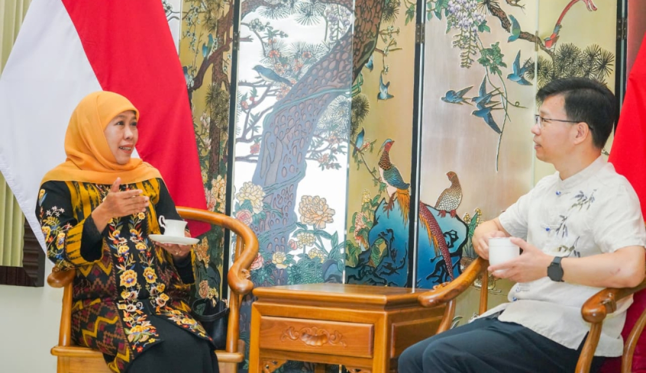 Gubernur Jawa Timur Khofifah Indar Parawansa bertemu Konsul Jenderal Republik Rakyat Tiongkok (RRT) Ye Su. (Humas Pemprov Jatim)