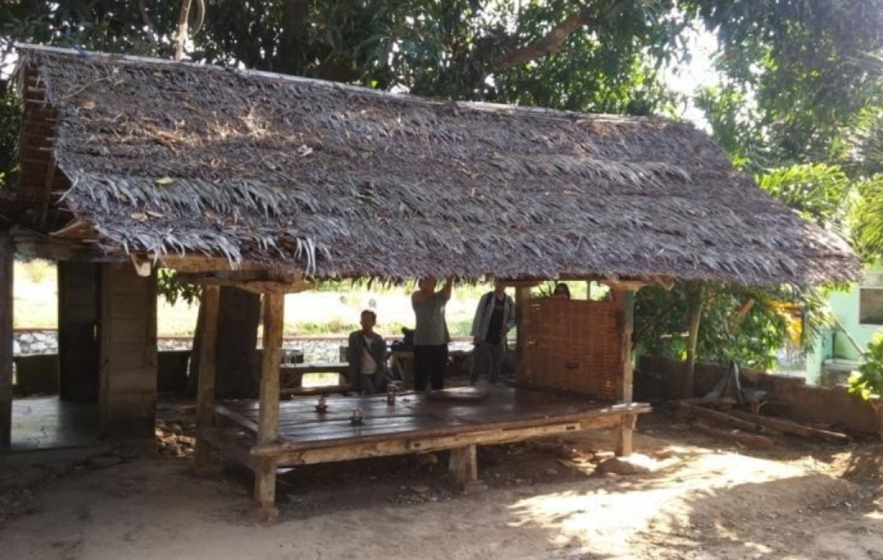 Dhurung Bawean merupakan warisan arsitektur tradisional dari Pulau Bawean, Kabupaten Gresik, Jawa Timur. (Disparekrafbudpora.gresikkab.go.id)