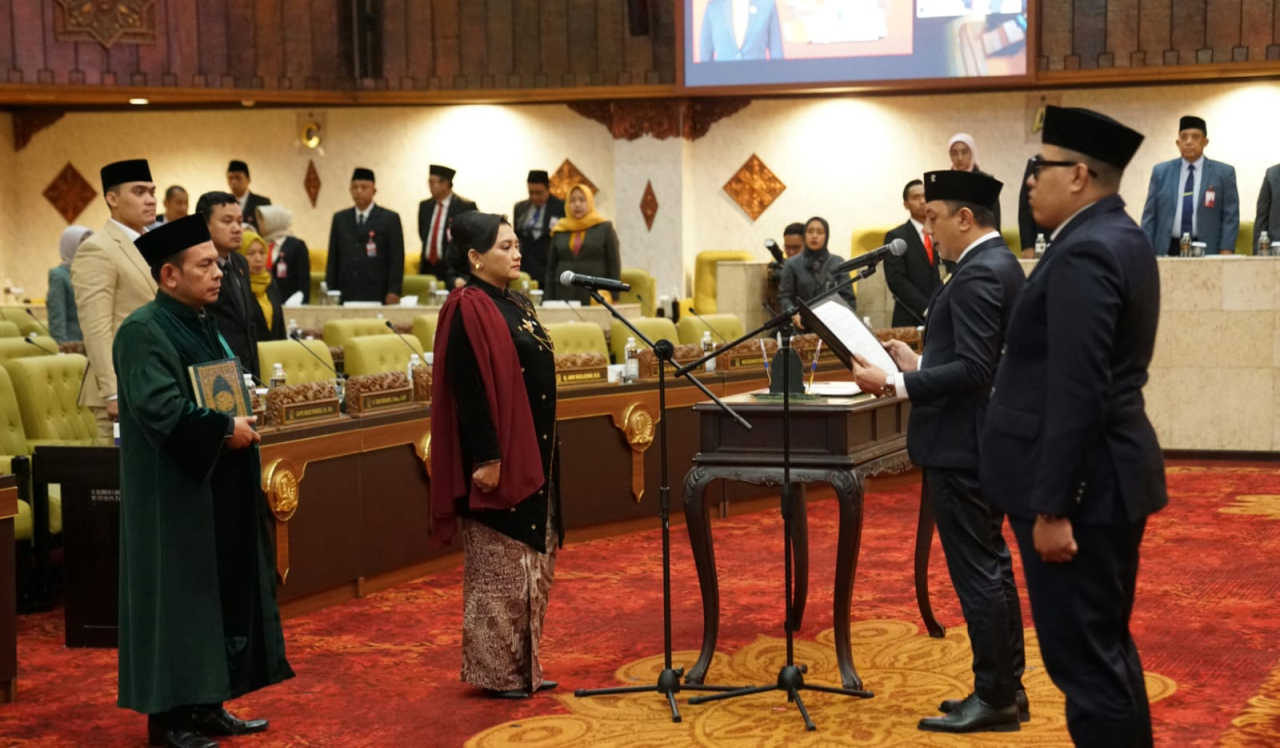 Diana A.V. Sasa, resmi dilantik sebagai anggota DPRD Jawa Timur melalui mekanisme Pengganti Antar Waktu (PAW). (Insani/Jurnas.net)