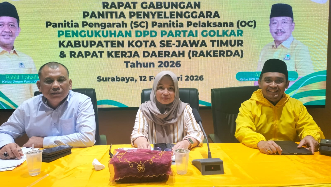 Ketua Harian DPD Partai Golkar Jawa Timur sekaligus Ketua Penyelenggara, Adi Wibowo, usai memimpin rapat koordinasi panitia OC dan SC. (Insani/Jurnas.net)