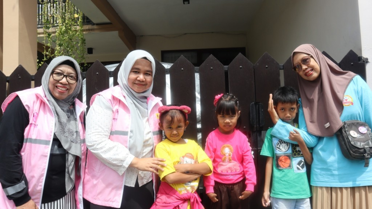 PLN UIT JBM bersama Srikandi PLN menggelar Posyandu Disabilitas bagi anak-anak dari keluarga kurang mampu di kawasan Sawojajar, Kota Malang. (Humas PLN UIT JBM)