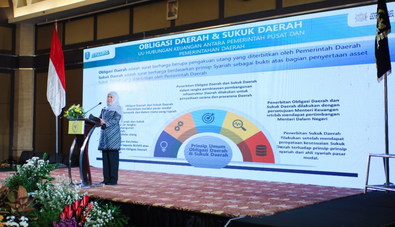 Gubernur Jawa Timur Khofifah Indar Parawansa, dalam acara Sarasehan Nasional MPR RI di Surabaya. (Humas Pemprov Jatim)