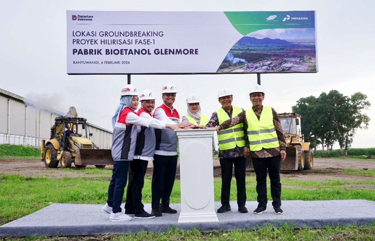 Bupati Banyuwangi Ipuk Fiestiandani saat groundbreaking pabrik bioetanol. (Humas Pemkab Banyuwangi)