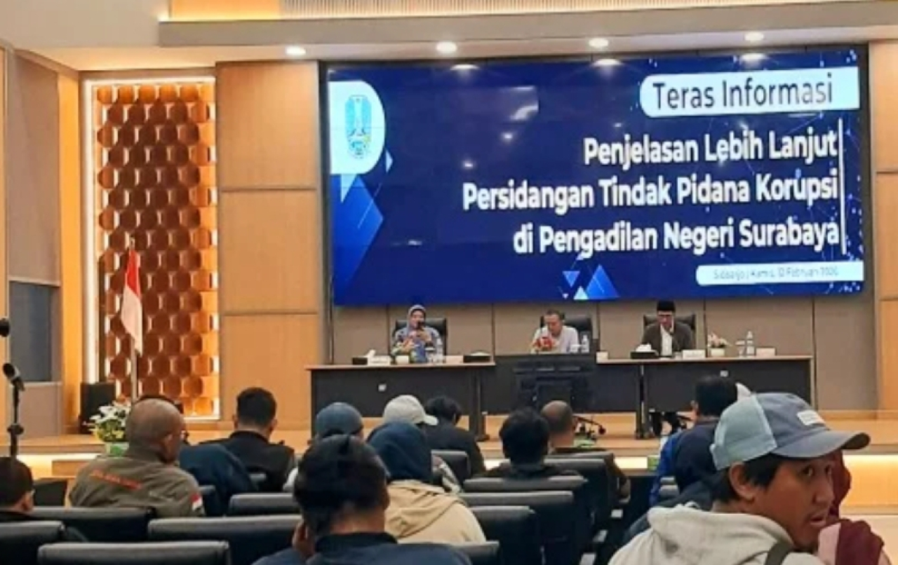 Biro Hukum Pemprov Jatim menggelar jumpa pers terkait skandal dana hibah. (Insani/Jurnas.net)