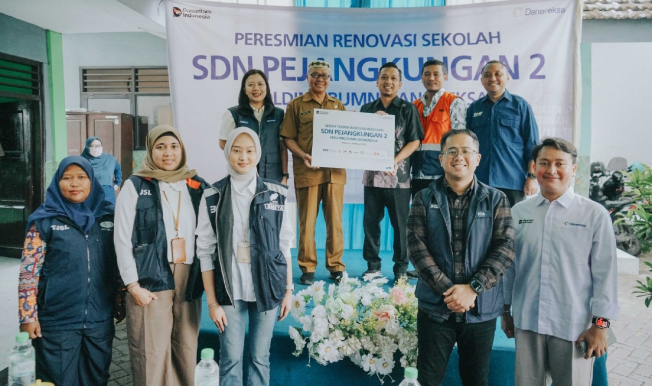 SIER dan Holding Danareksa Renovasi SDN Pejangkungan II di Kawasan Ring Satu Lewat Program SEMAR. (Humas PT SIER)