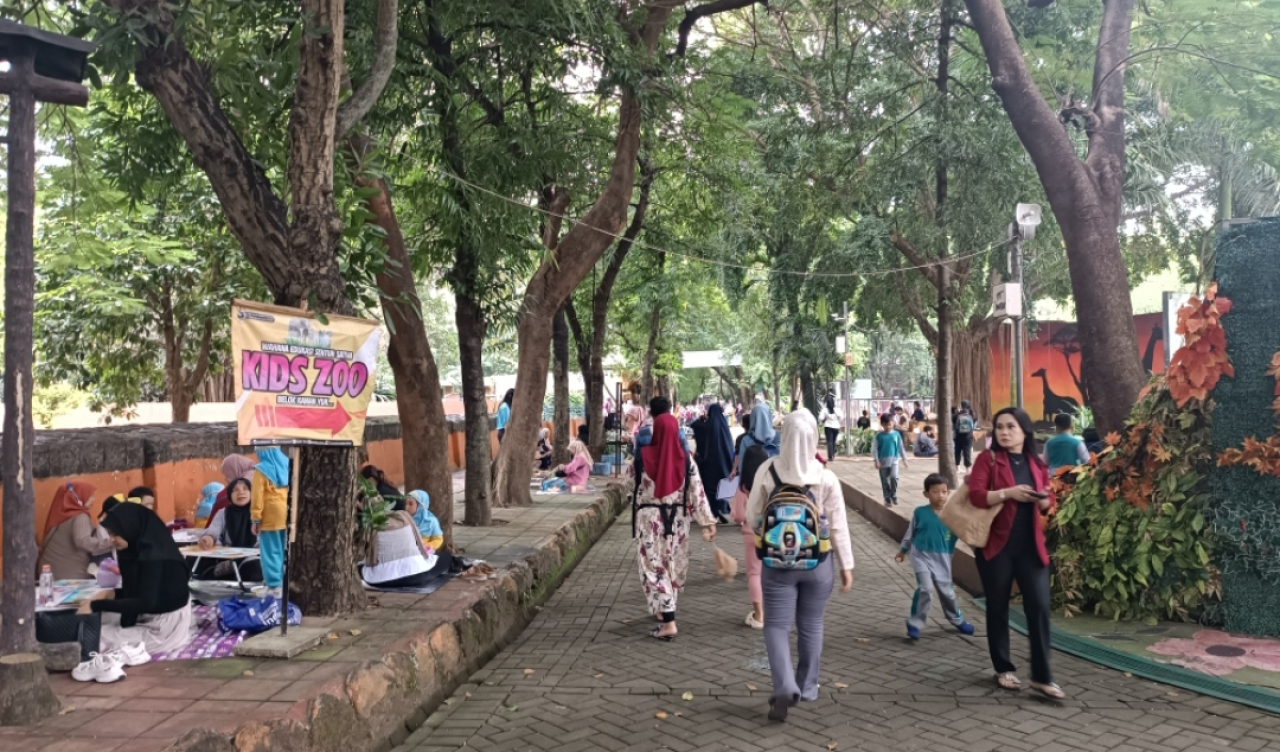 Suasana di dalam Kebun Binatang Surabaya. (Insani/Jurnas.net)