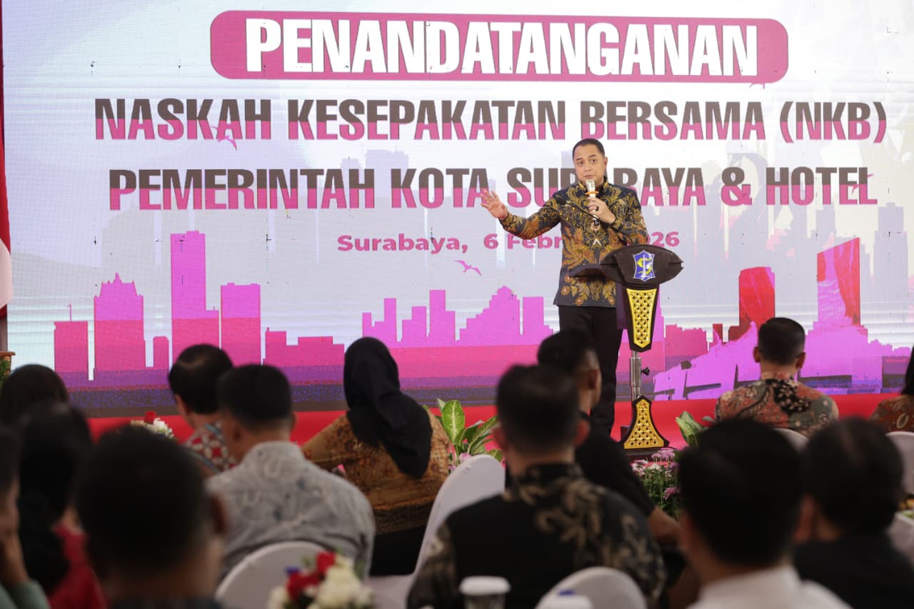 Wali Kota Surabaya, Eri Cahyadi, di sela acara penandatanganan NKB. (Humas Pemkot Surabaya)