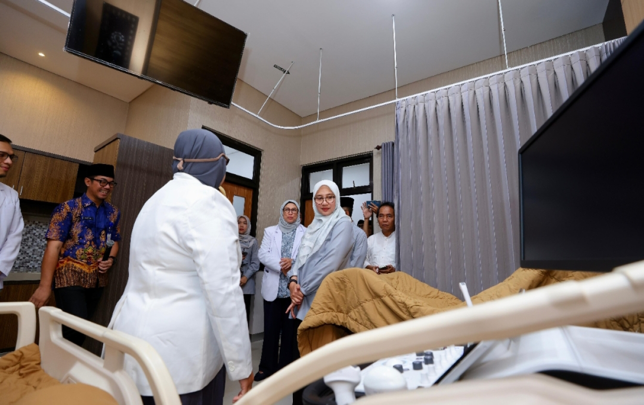Bupati Banyuwangi, Ipuk Fiestiandani, meninjau fasilitas di RSUD Blambangan. (Humas Pemkab Banyuwangi)