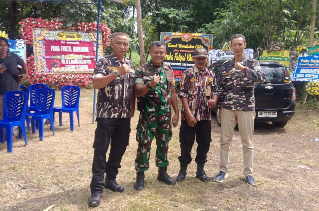 GM FKPPI Jatim saat mendatangi rumah duka prajurit di Kabupaten Sidoarjo. (Istimewa)