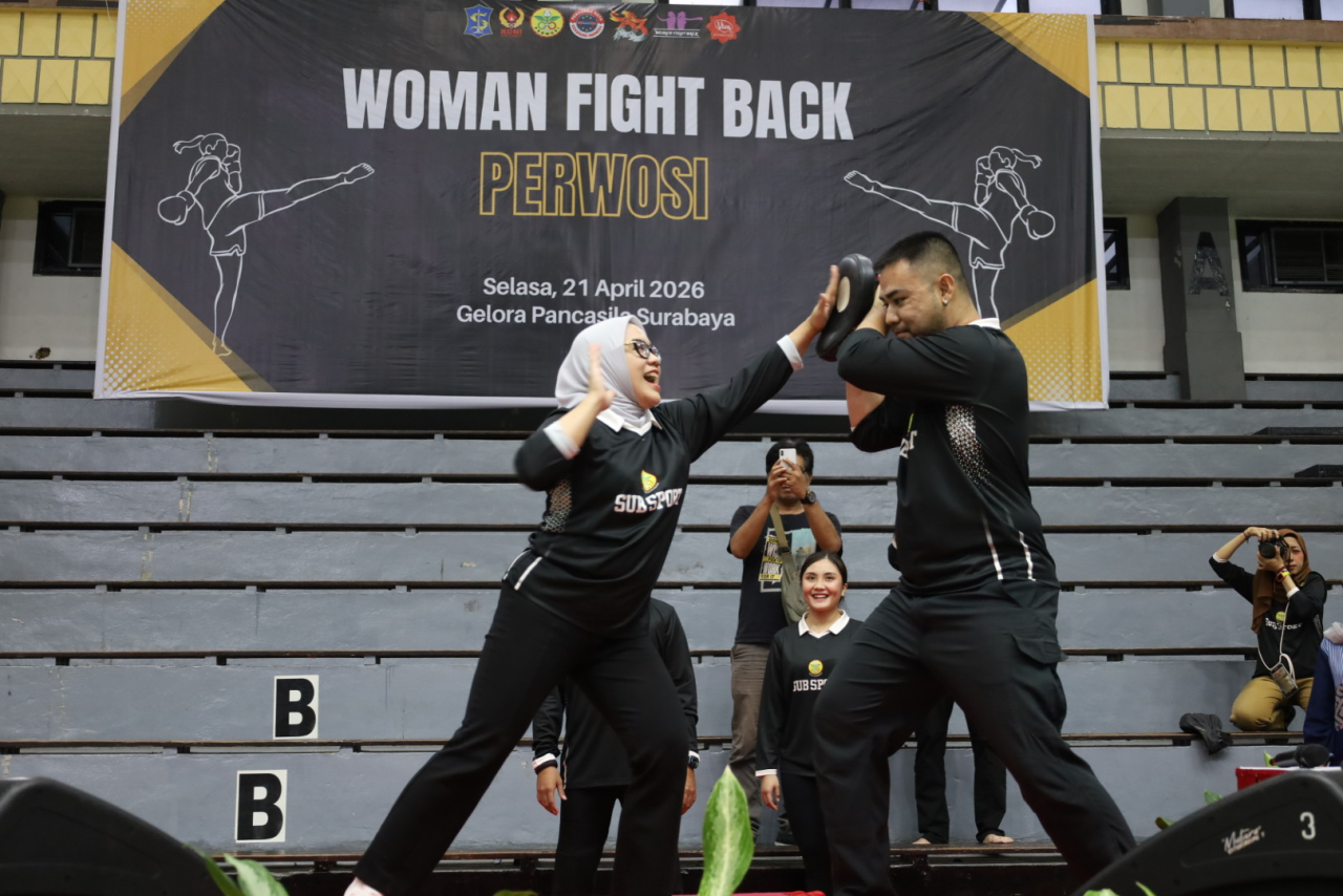 Perempuan di Surabaya dibekali kemampuan bela diri melalui program “Women Fight Back”. (Humas Pemkot Surabaya)