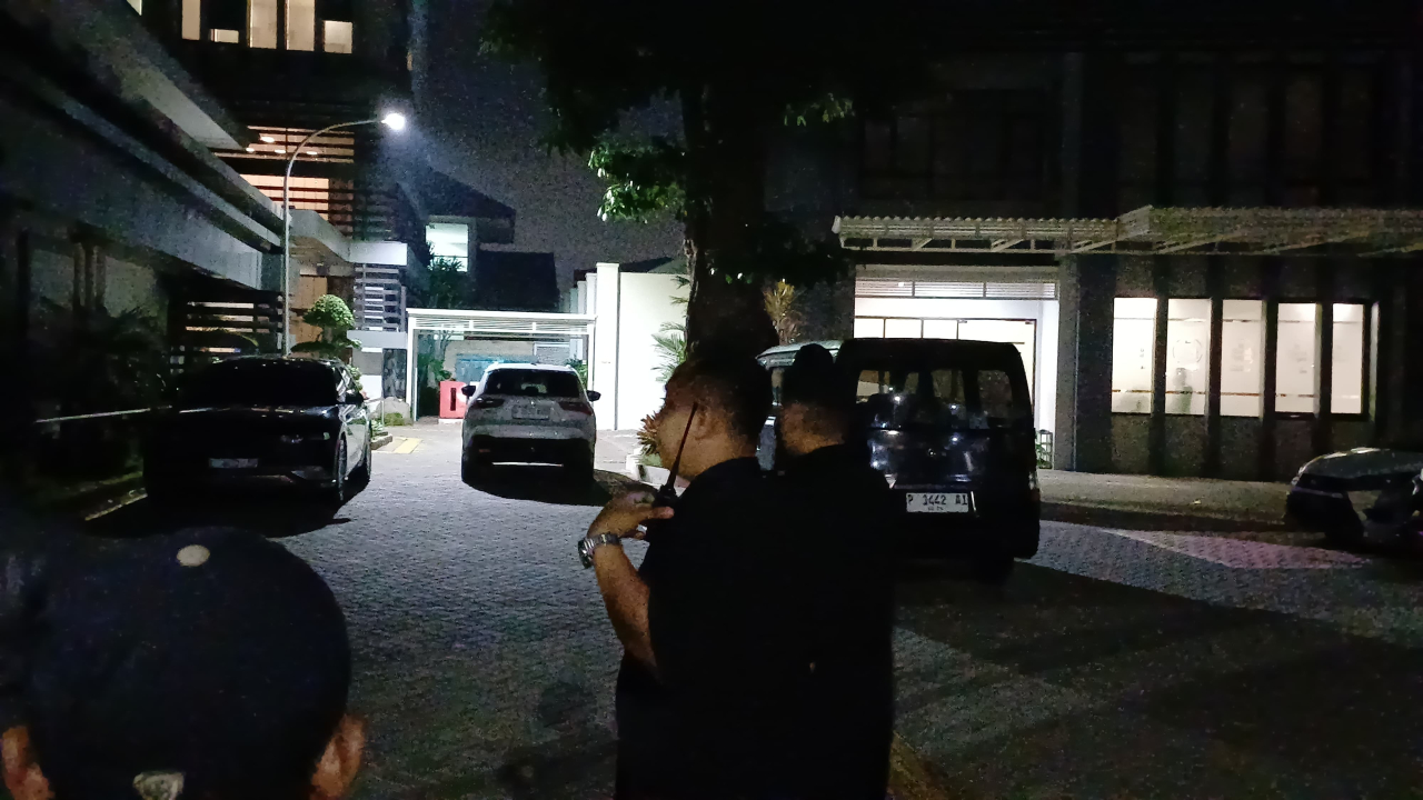 Suasana kantor ESDM Jatim saat digeledah Kejati Jatim. (Insani/Jurnas.net)