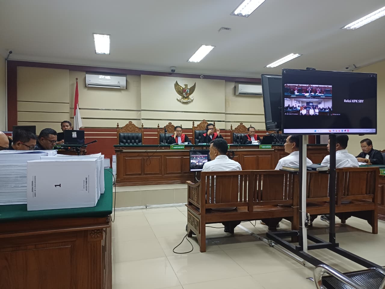 Bupati Ponorogo nonaktif Sugiri Sancoko jalani sidang di Pengadilan Tipikor Surabaya. (Insani/Jurnas.net)