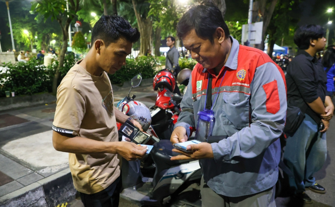 Parkir di Surabaya mulai terapkan parkir digital. (Humas Pemkot Surabaya)