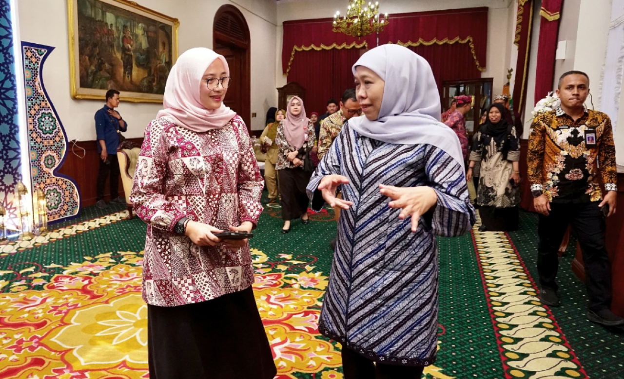 Gubernur Jawa Timur Khofifah Indar Parawansa bertemu Bupati Banyuwangi Ipuk Fiestiandani. (Humas Pemkab Banyuwangi)