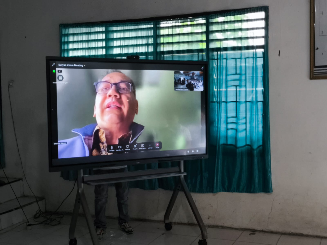 Anggota Komisi IX DPR RI Sihar Sitorus saat sosialisasi Program MBG bersama masyarakat Labuhanbatu. (Istimewa)