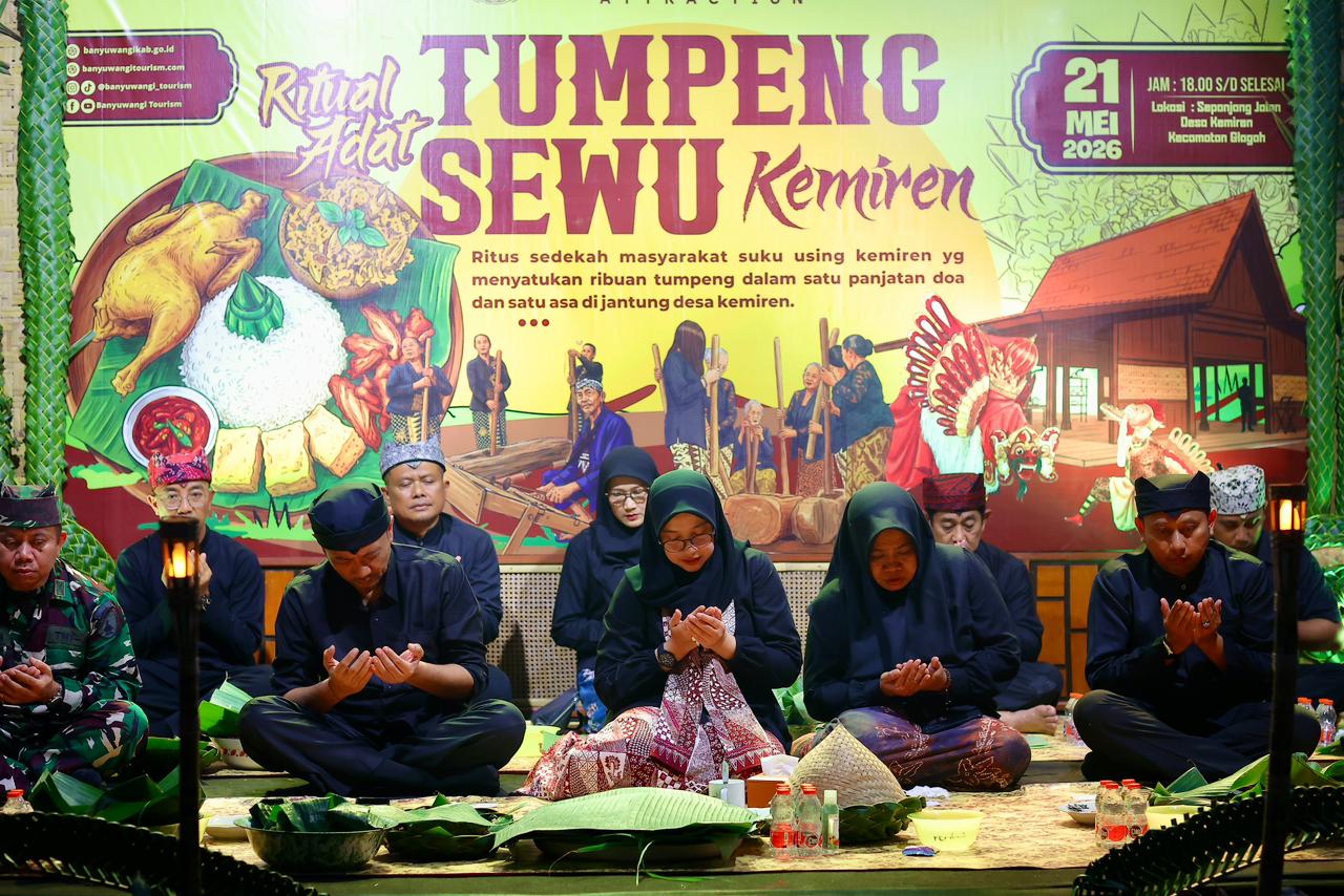Bupati Banyuwangi Ipuk Fiestiandani saat menghadiri acara Tumpeng Sewu Kemiren. (Humas Pemkab Banyuwangi)