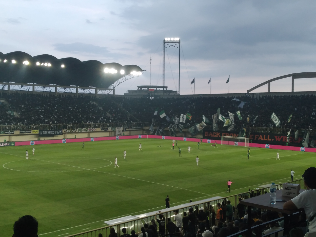 Suasana laga PSS Sleman melawan PSIS Semarang.