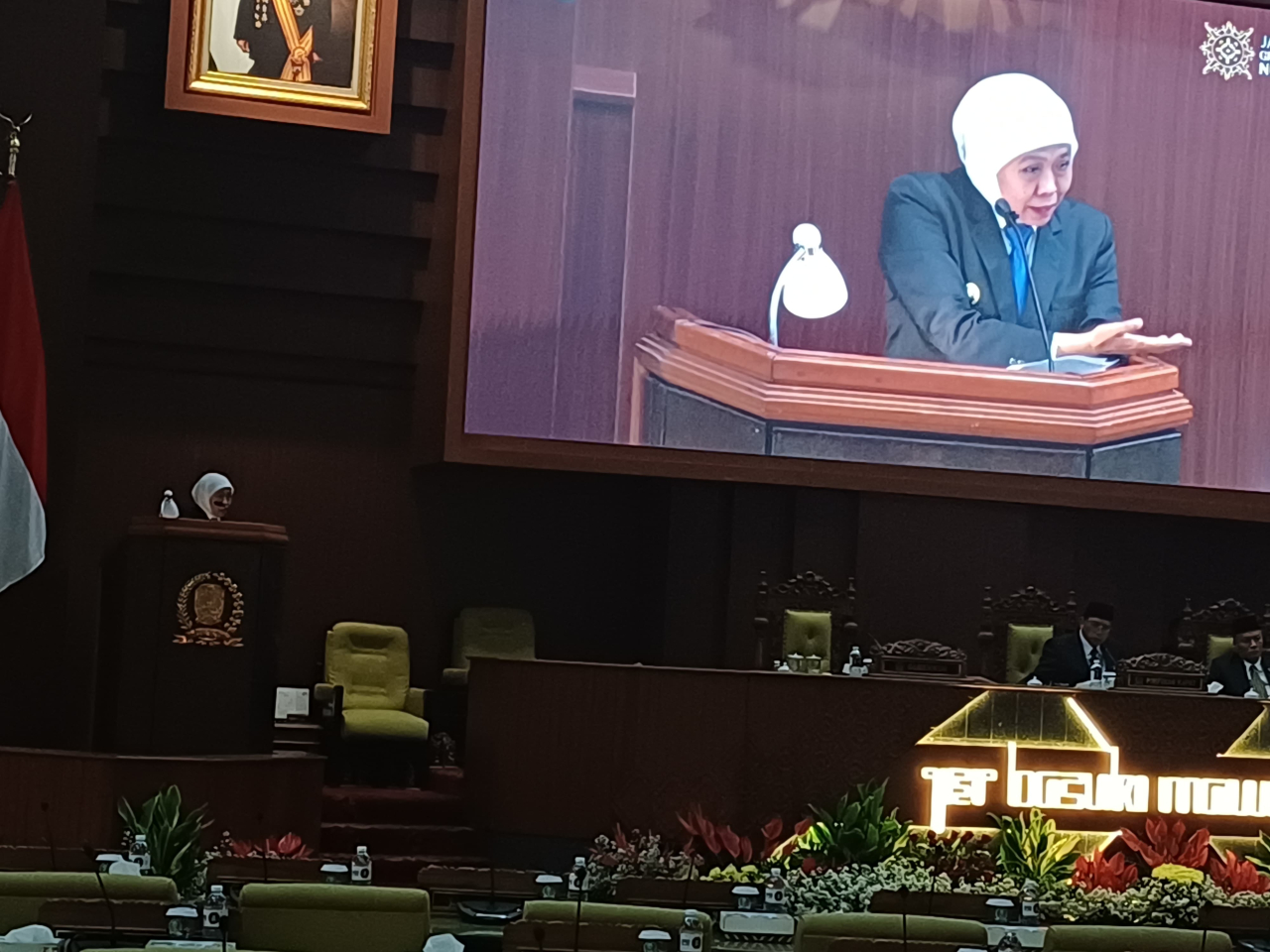 Gubernur Jatim Khofifah Indar Parawansa saat Rapat Paripurna di DPRD Jatim. (Insani/Jurnas.net)
