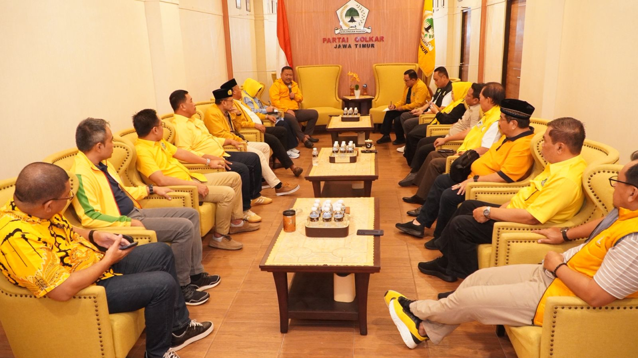 Konsolidasi Golkar Jatim di kantor DPD Partai Golkar Jatim. (Insani/Jurnas.net)