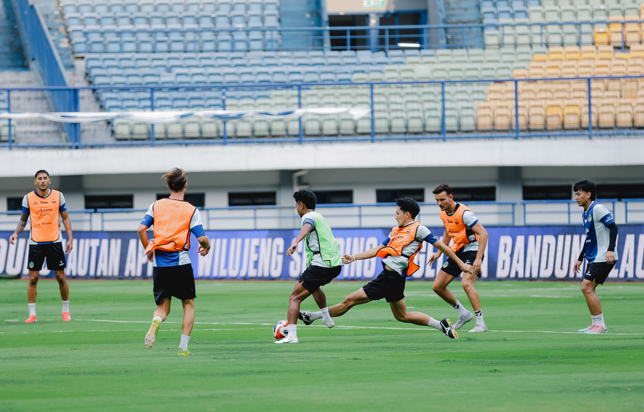 Sesi latihan skuat PSIM Yogyakarta di Stadion Gelora Bandung Lautan Api (GBLA). (Dok. PSIM)