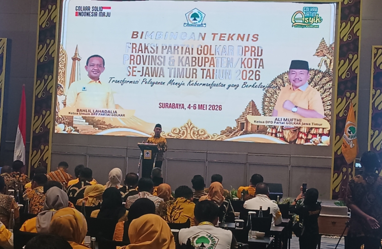 Ketua Harian DPD Partai Golkar Jatim, Adi Wibowo, membuka Bimtek Fraksi Golkar se- Jatim. (Insani/Jurnas.net)