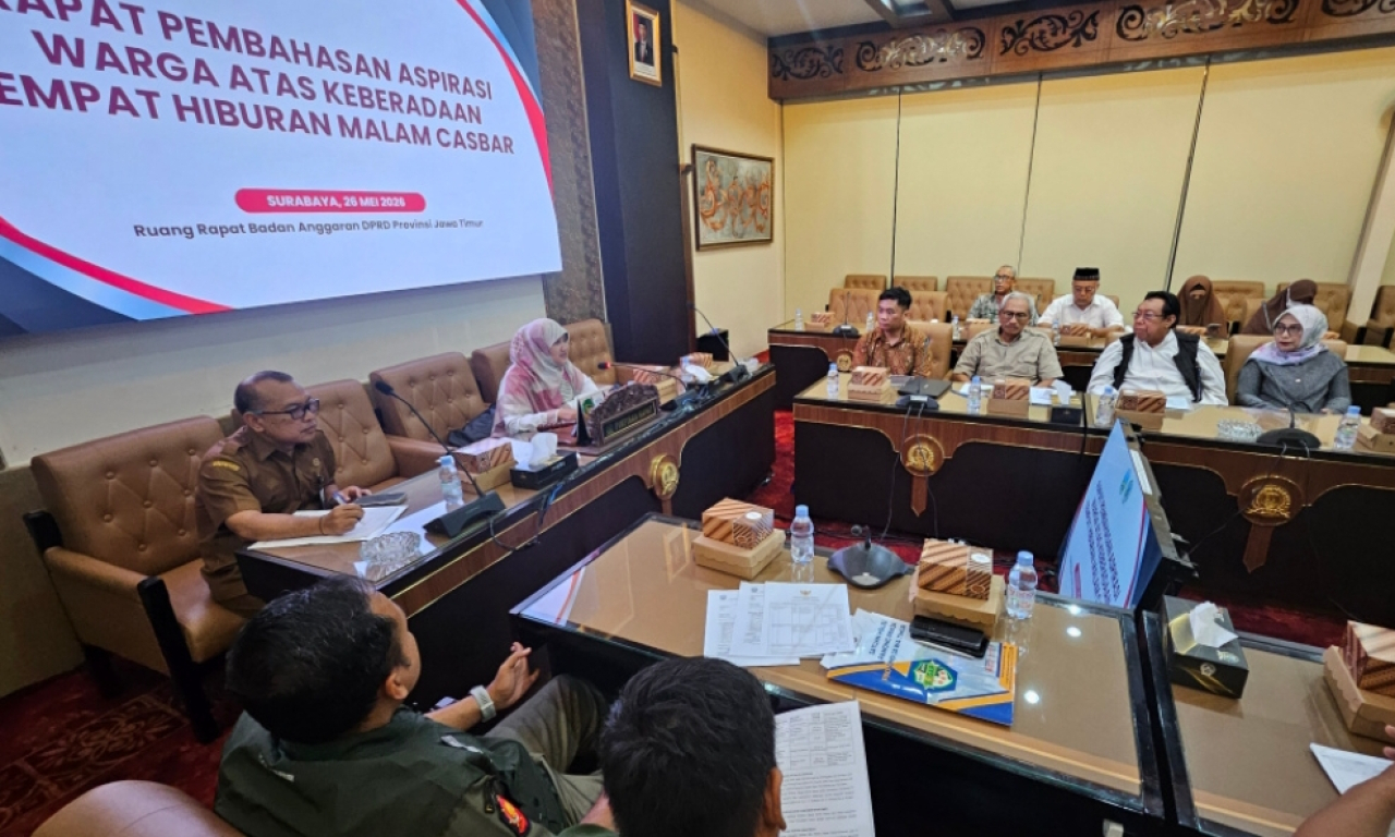 DPRD Jatim saat menerima keluhan warga di kantor DPRD Jatim. (Fraksipksjatim)