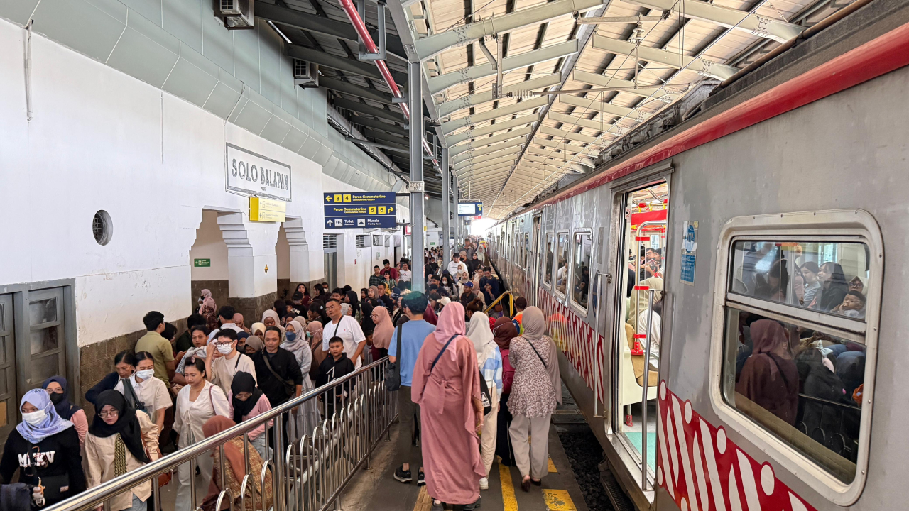 Kepadatan penumpang KRL di Stasiun Solobalapangan. (Dok. KAI Commuter Area 6 Yogyakarta)