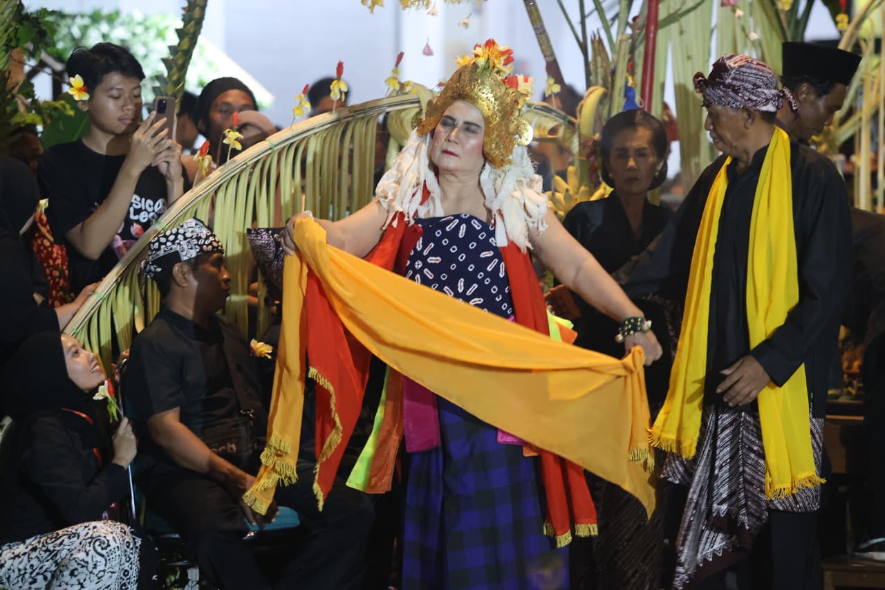 Ritual Seblang Bakungan Banyuwangi yang merupaka. warisan budaya berusia 387 tahun. (Humas Pemkab Banyuwangi)