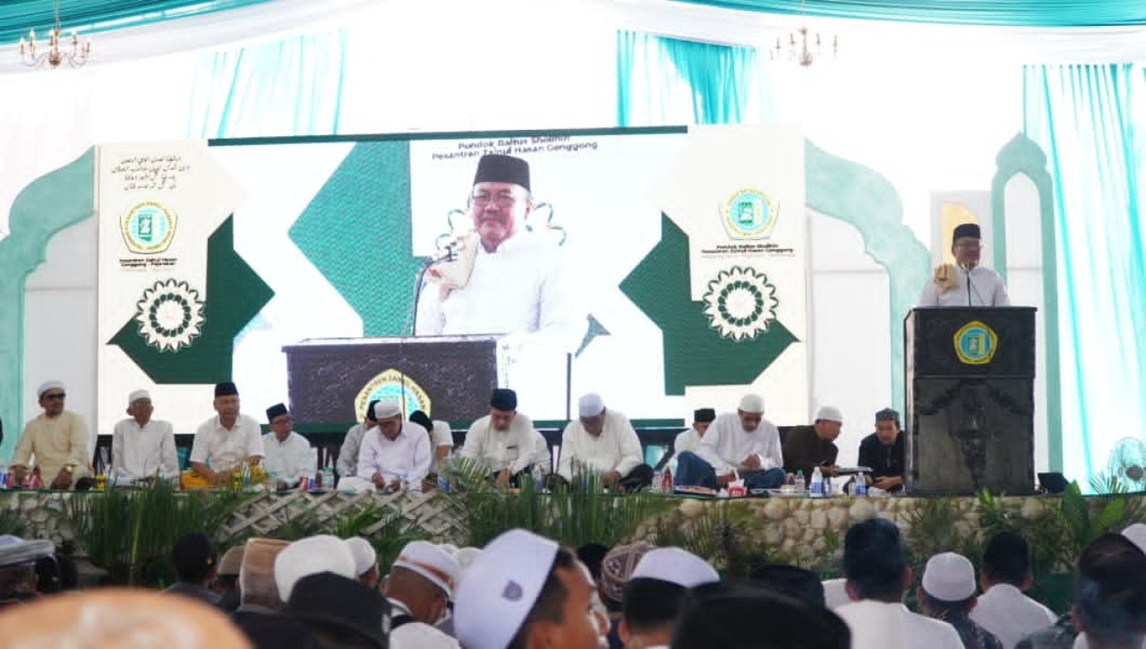 Anggota DPR RI sekaligus Ketua DPD Partai Golkar Jawa Timur, Ali Mufthi, saat menghadiri Haul KH Sholeh Nahrawi yang digelar di Pesantren Zainul Hasan Genggong. (Insani/Jurnas.net)