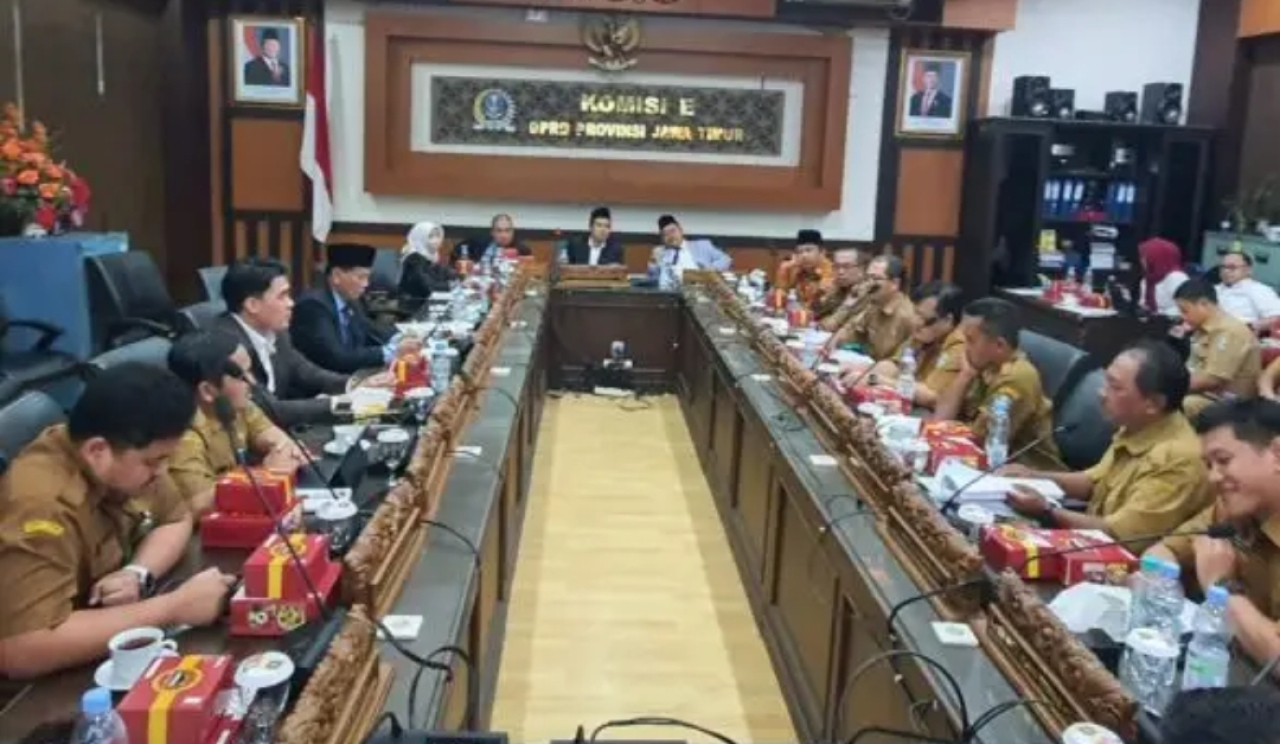 Audiensi Forum Komunikasi TPG Jawa Timur dengan Komisi E DPRD Jawa Timur bersama Dinas Pendidikan, BPKAD, BKD, Bappenda. (Insani/Jurnas.net)