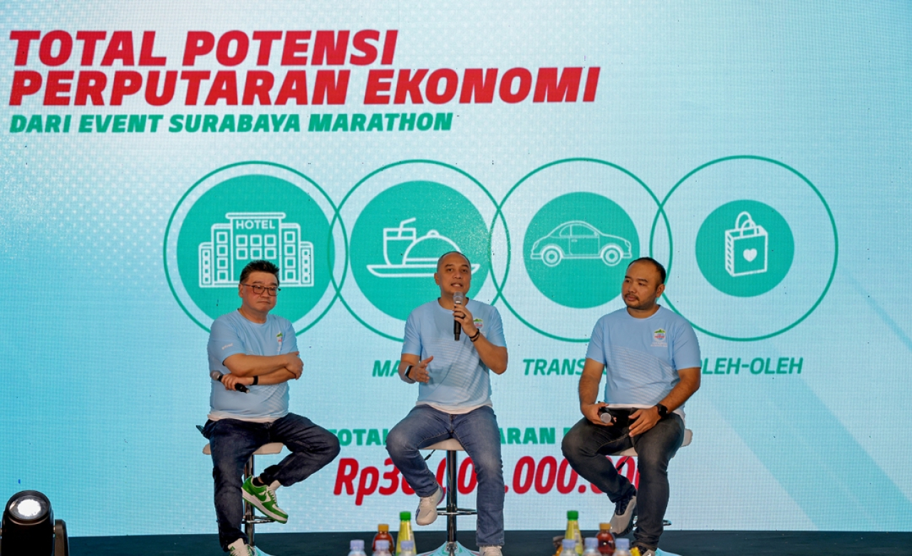 Wali Kota Surabaya Eri Cahyadi saat konferensi pers terkait Surabaya Marathon. (Humas Pemkot Surabaya)