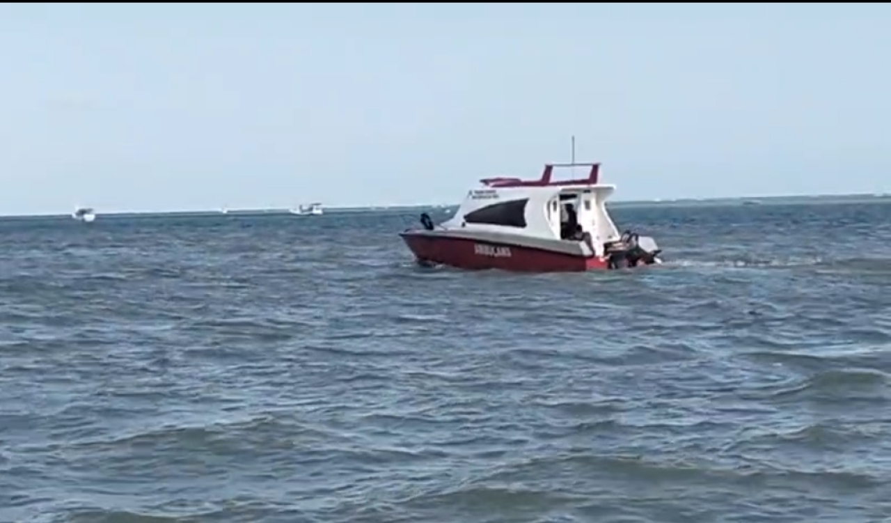 Ambulans laut Gresik beroperasi di Pulau Bawean. (Dinkes Gresik)